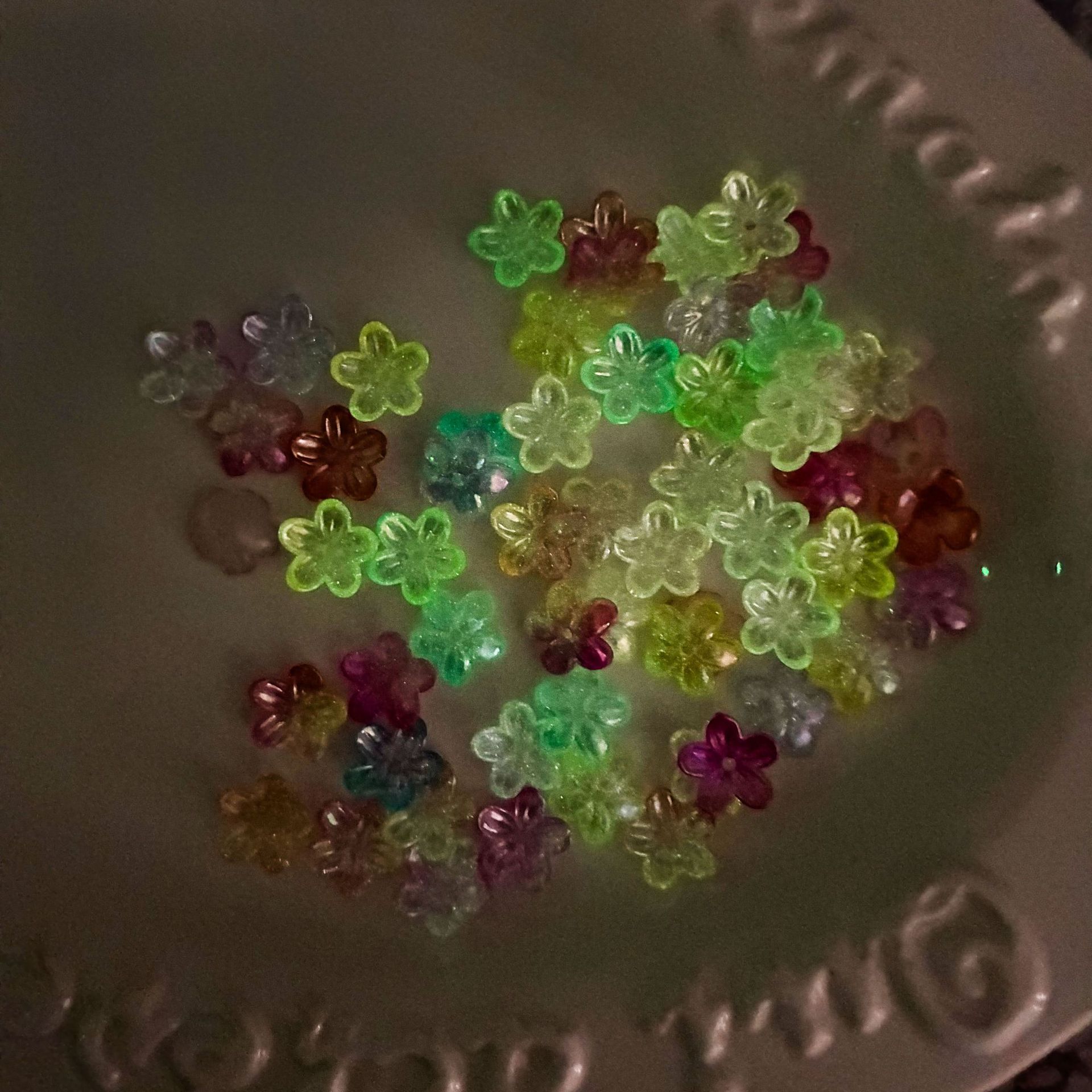 100pcs 12mm Glow in The Dark A - đánh giá và giá Embellishment Crafts
